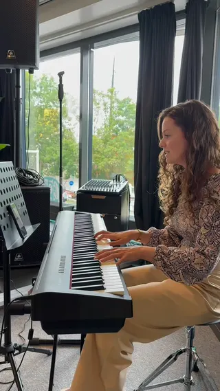 Chordify Meta ad: Sometimes you just need to grab your instrument and play along Play it, live 1 days