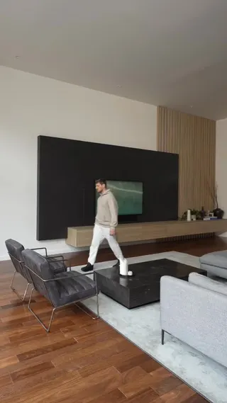 AR Measuring Tape Ruler:Metrix Meta ad: I spent $600 on a couch that didn't fit through the door. The delivery, live 7 days