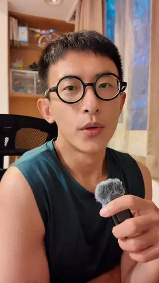 Recco Meta ad: 每次要寫出一篇好的稿子或專題 最痛苦的就是要把受訪者的手機錄音 從頭到尾再聽一遍…… 聽到真的會精神耗弱 強烈建議換這款 APP 【 REC, live 97 days